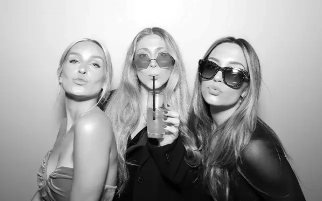 glam black & white photo booth chicago